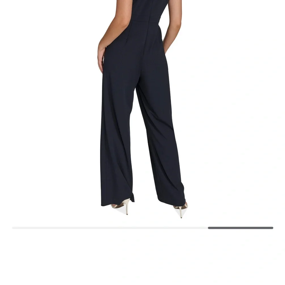 Tommy Hilfiger
Women's Collared Contrast-Trim Sleeveless Straight-Leg Jumpsuit - Picture 2 of 6